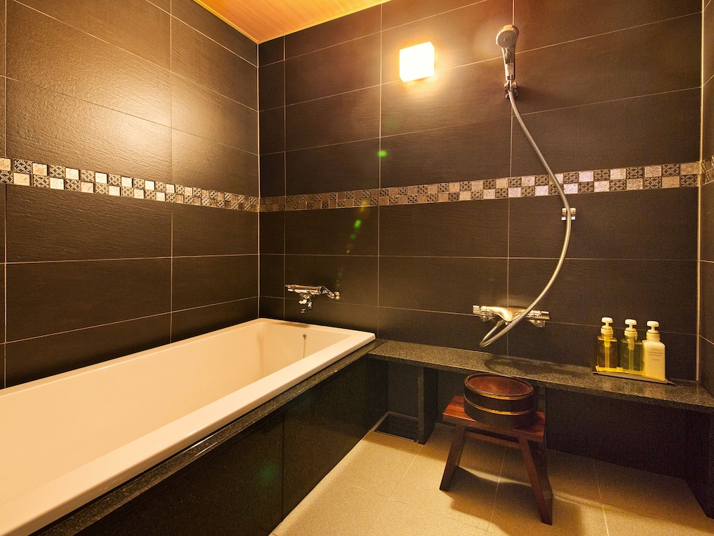 日本庭園の見えるお部屋 <2名専用> バスルーム0 | 古都平安の宿 奏 KANADE