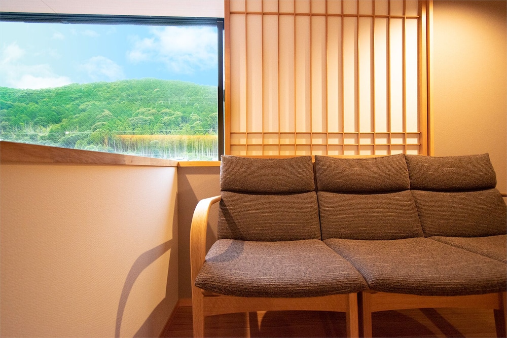 スーペリア ファミリールーム リビング エリア0 | ザ グランドウェスト 嵐山