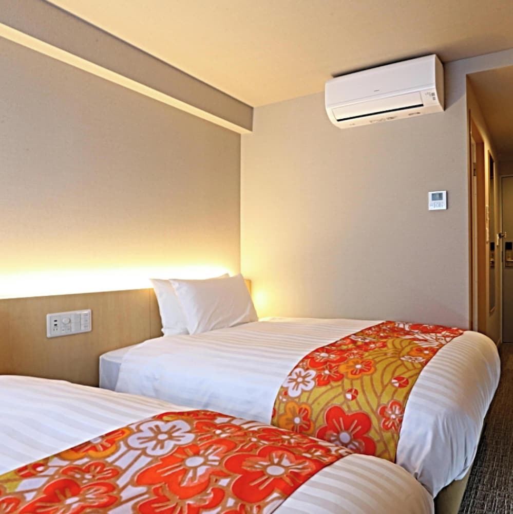 ツイン [20sqm ベッド幅110cm/2台] 客室3 | ホテルウィングインターナショナルプレミアム金沢駅前