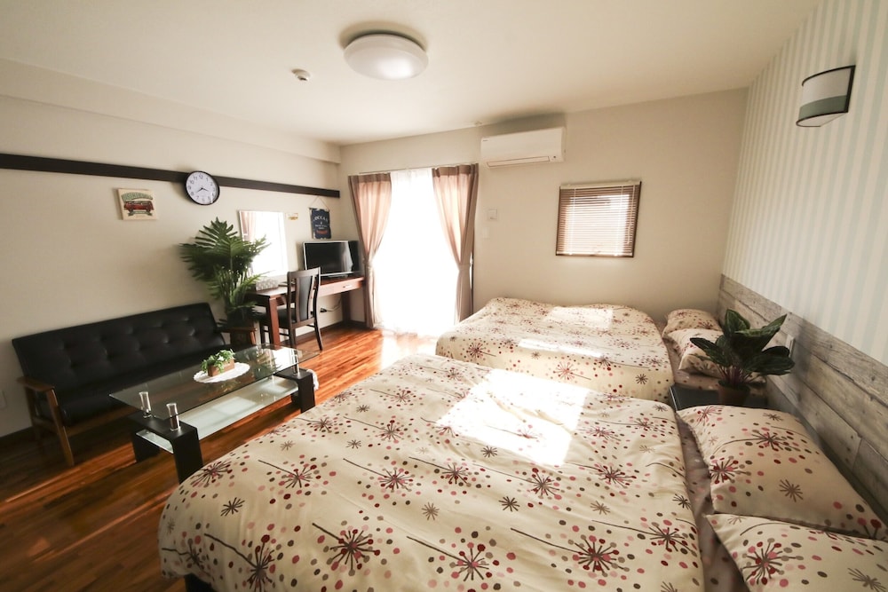 4 人部屋 客室23 | 美らガーナハウス壺川 那覇