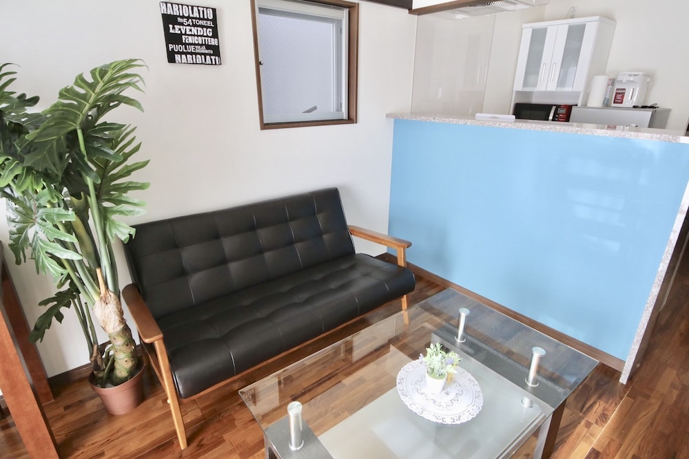 4 人部屋 客室1 | 美らガーナハウス壺川 那覇