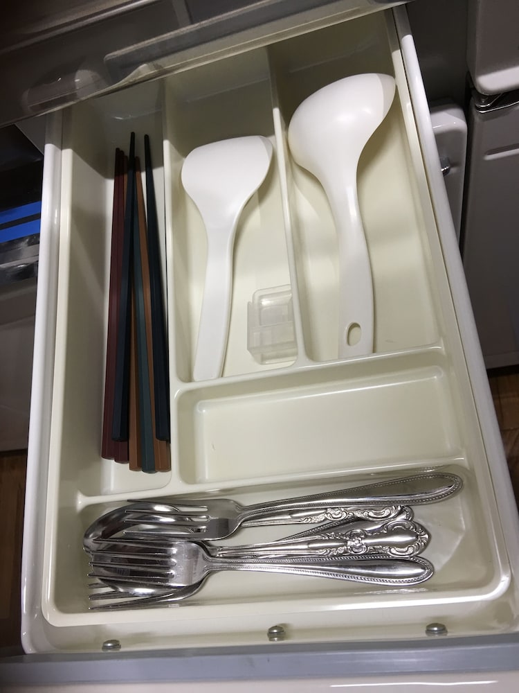 4 人部屋 専用キッチン10 | 美らガーナハウス壺川 那覇