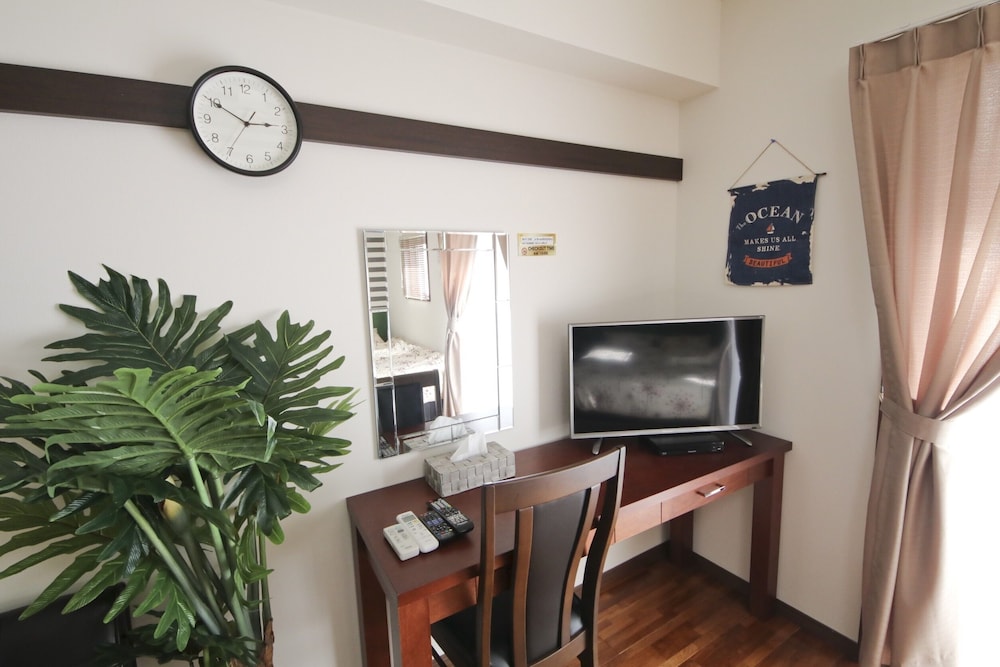 4 人部屋 客室5 | 美らガーナハウス壺川 那覇