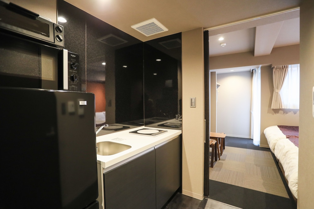 デラックス 4 人部屋 (5 ppl room) 専用キッチン0 | アパートメントホテル セブンキーズ 京都