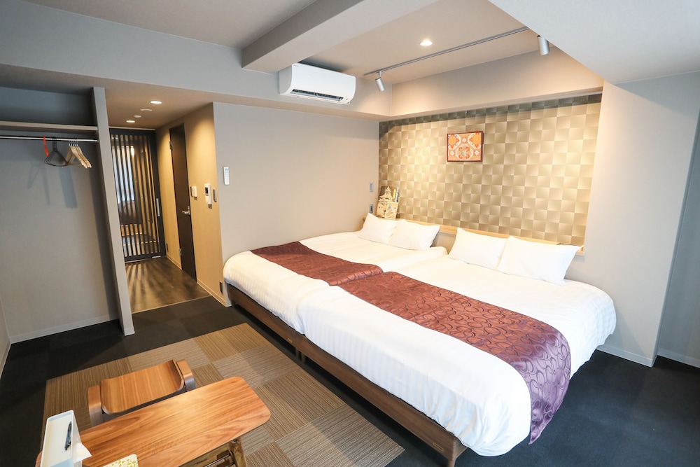 デラックス 4 人部屋 (5 ppl room) 客室6 | アパートメントホテル セブンキーズ 京都