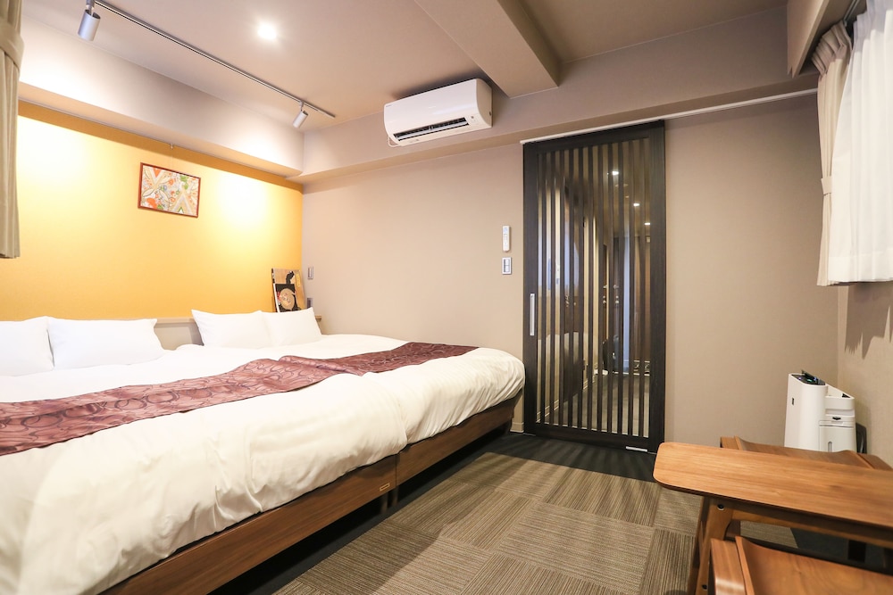 デラックス 4 人部屋 キッチン (4 ppl room) 客室1 | アパートメントホテル セブンキーズ 京都