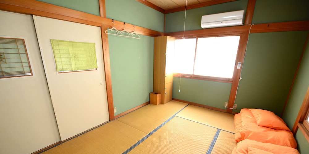3人部屋和室（個室） 客室1 | はるのゲストハウス