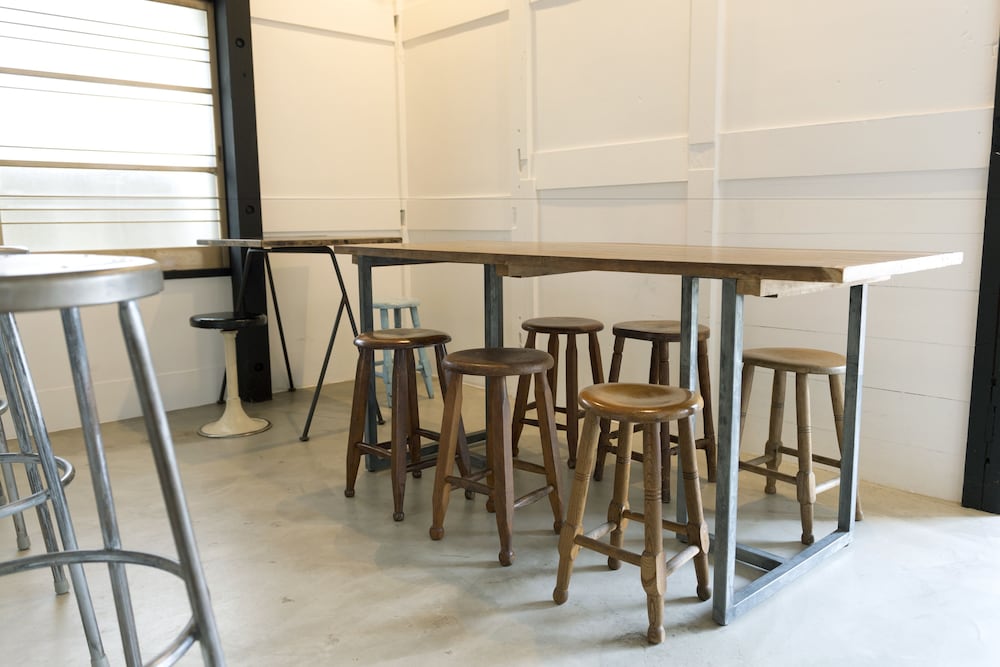 朝食スペース1 | Hostel YUIGAHAMA + SOBA BAR 朝食スペース1 | Hostel YUIGAHAMA + SOBA BAR