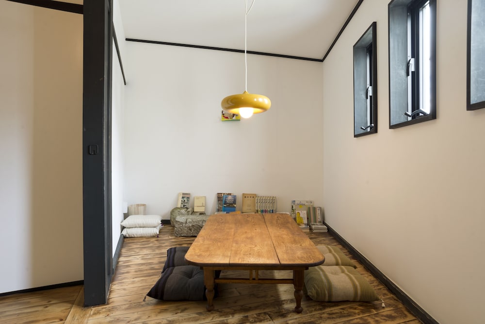 施設内の設備1 | Hostel YUIGAHAMA + SOBA BAR 施設内の設備1 | Hostel YUIGAHAMA + SOBA BAR