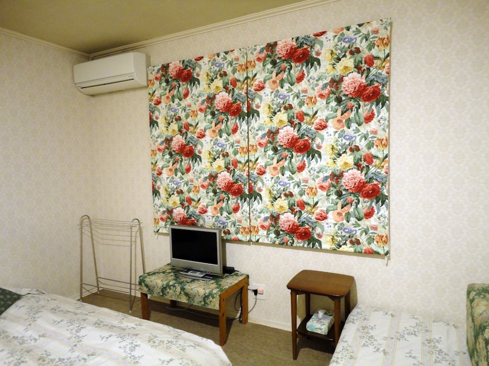 スタンダード ツインルーム 禁煙 マウンテンビュー 客室2 | ペンション アンティーク