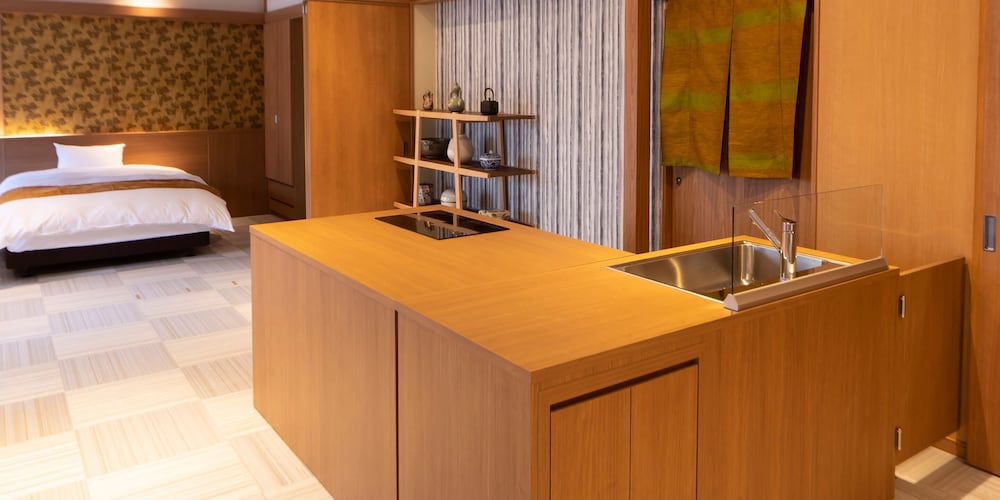 [L] 金泉露天＆足湯付特別室140平米/別館1階太閤 禁煙 客室7 | 天地の宿 奥の細道