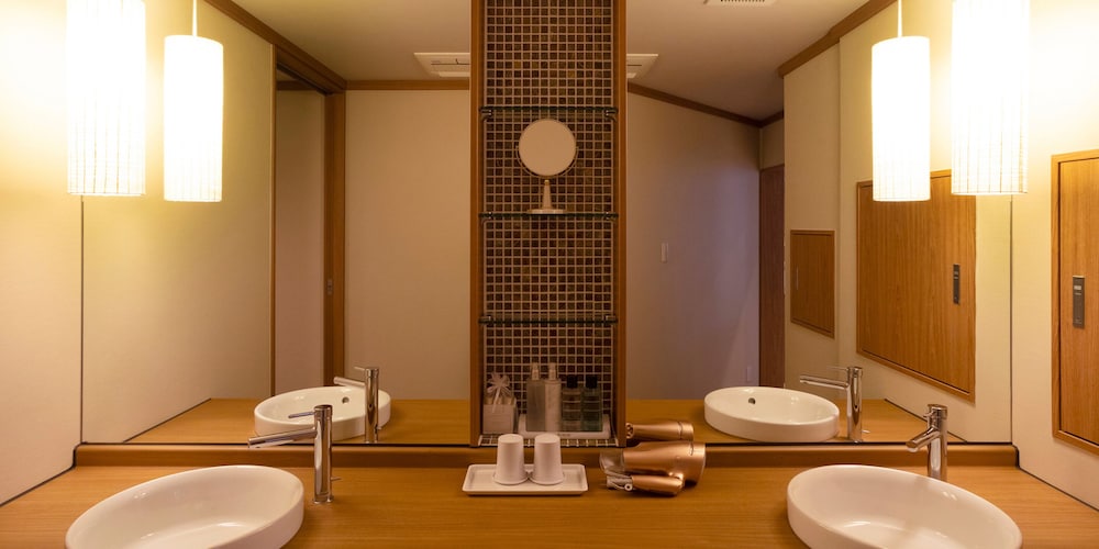 [L] 金泉露天＆足湯付特別室140平米/別館1階太閤 禁煙 バスルームのシンク0 | 天地の宿 奥の細道