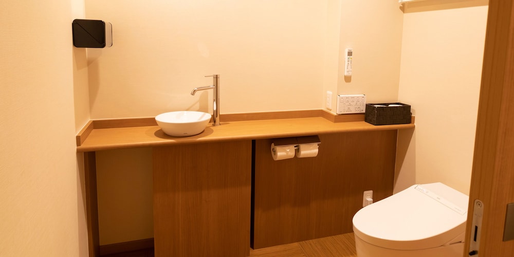 [L] 金泉露天＆足湯付特別室140平米/別館1階太閤 禁煙 バスルームのシンク1 | 天地の宿 奥の細道