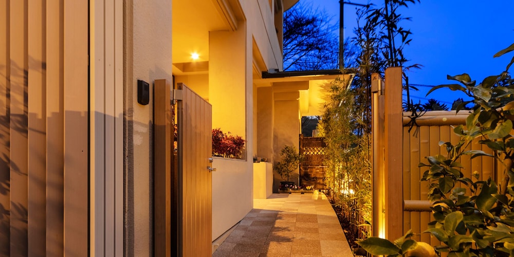 [L] 金泉露天＆足湯付特別室140平米/別館1階太閤 禁煙 客室9 | 天地の宿 奥の細道