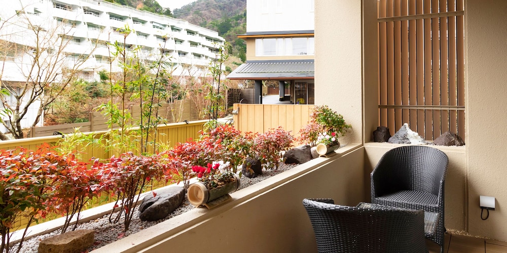 [L] 金泉露天＆足湯付特別室140平米/別館1階太閤 禁煙 テラス / パティオ0 | 天地の宿 奥の細道