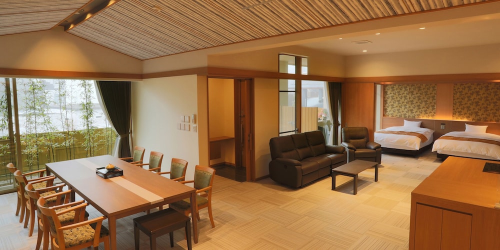 [L] 金泉露天＆足湯付特別室140平米/別館1階太閤 禁煙 | 天地の宿 奥の細道