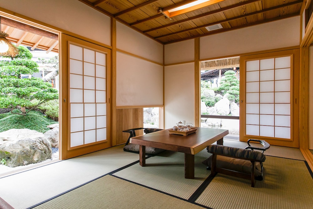 離れ·和室 禁煙 | 山荘 神和苑