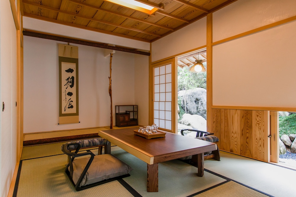 離れ·和室 禁煙 客室1 | 山荘 神和苑