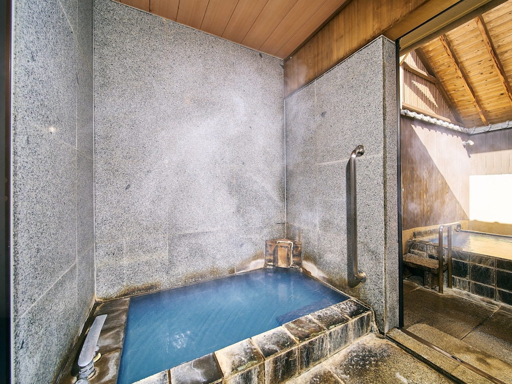 別館・和洋室 露天風呂付き 禁煙 - 鉄板焼 久住コース (夕食時間19:30) バスルーム1 | 山荘 神和苑