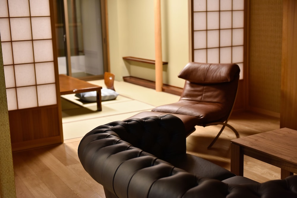 [本館] デラックス和洋室, 内風呂付 禁煙 - 鶴見懐石 (夕食時間18:00 or 18:30) 客室2 | 山荘 神和苑