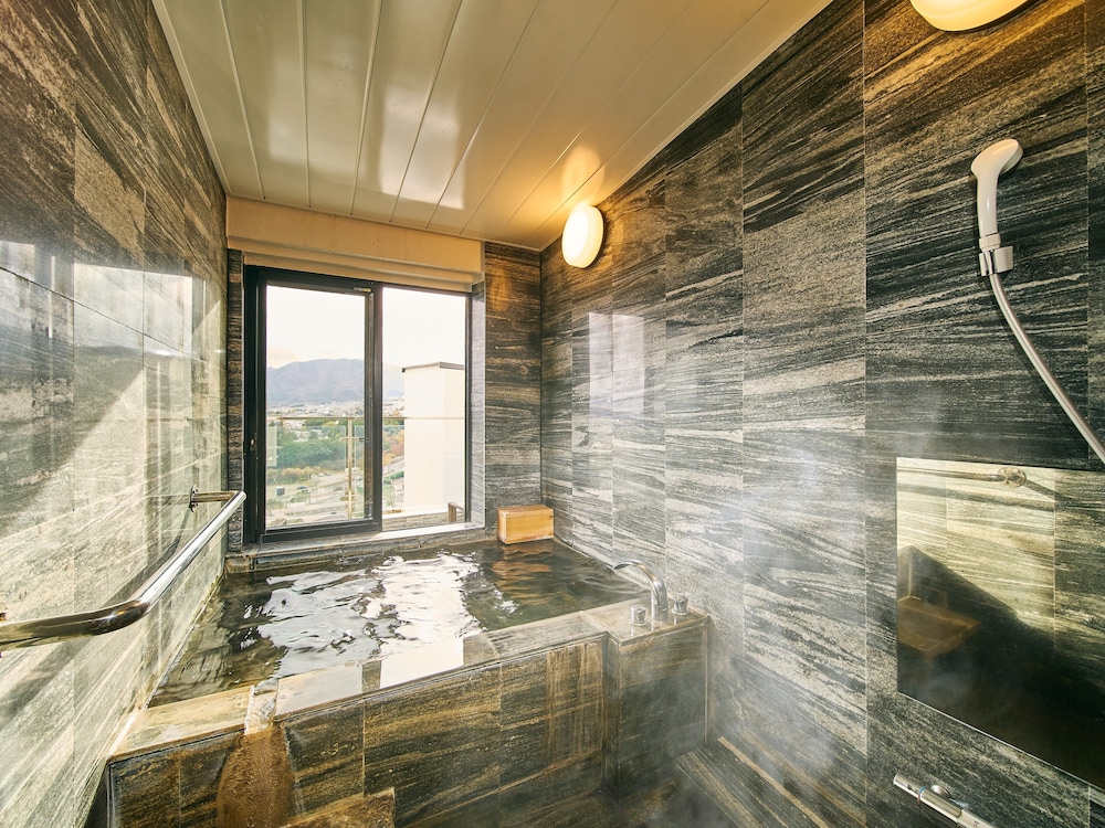 宙館·和洋室 内風呂付き 禁煙- 鉄板焼 久住コース (夕食時間17:30) バスルーム0 | 山荘 神和苑