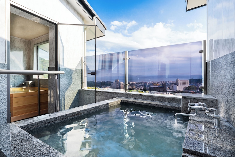 宙館·月の棟507 露天風呂付き洋室 禁煙 (階段あり) 鉄板焼 久住コース (夕食時間17:30) バスルーム2 | 山荘 神和苑