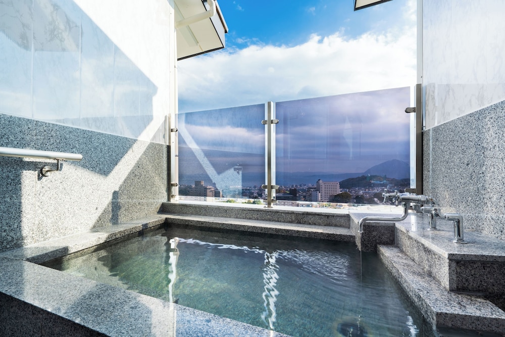 宙館·月の棟508 露天風呂付き洋室 禁煙 (階段あり) 鉄板焼 久住コース (夕食時間17:30) バスルーム4 | 山荘 神和苑