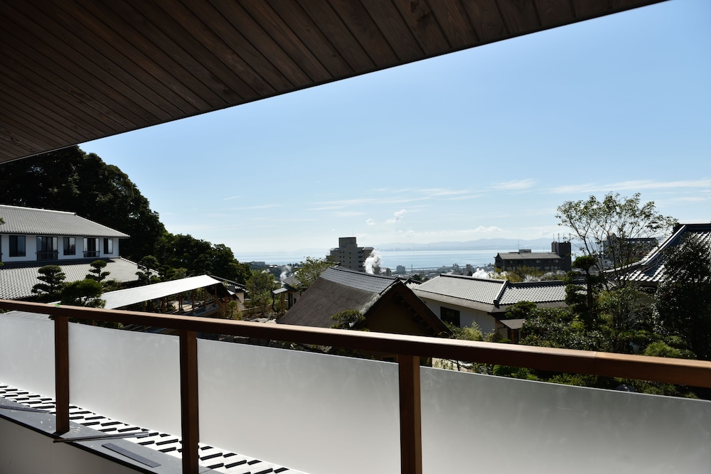 [本館] 和洋室, 内風呂付 禁煙 部屋からの景観1 | 山荘 神和苑