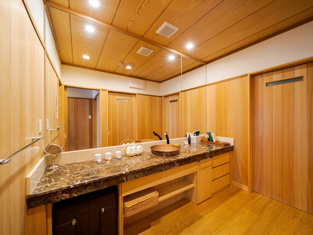 別館・和洋室 露天風呂付き 禁煙 - 鉄板焼 久住コース (夕食時間19:30) 客室3 | 山荘 神和苑