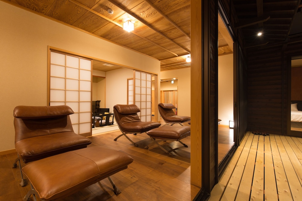 特別室 つつじ (露天風呂・夏季限定プール)禁煙 客室1 | 山荘 神和苑