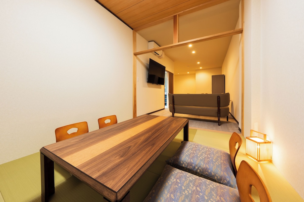 宙館·月の棟505/506 露天風呂付き和洋室 禁煙 鉄板焼 久住コース (夕食時間19:30) 客室1 | 山荘 神和苑