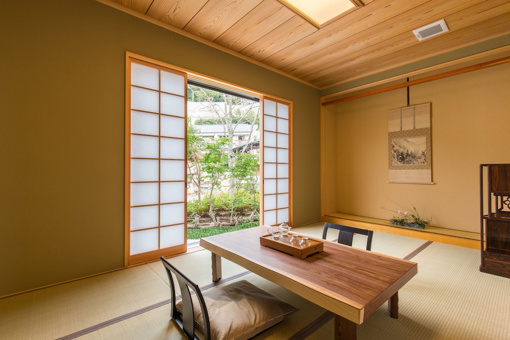 離れ・和洋室 露天風呂付き 禁煙 - 鶴見懐石 (夕食時間18:00 or 18:30) 客室1 | 山荘 神和苑