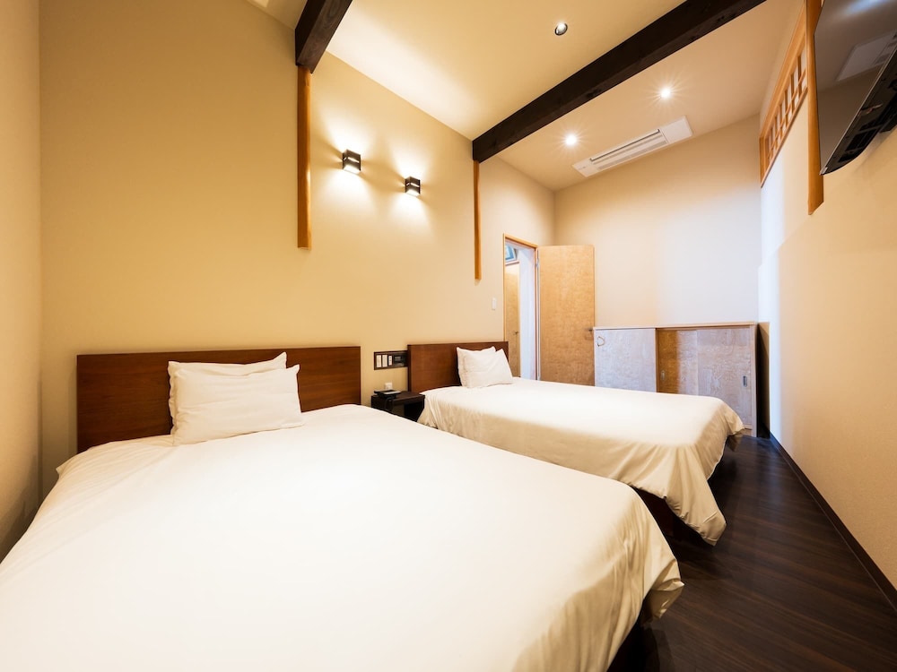 本館 和洋室 [銀杏-Icho-] キッチン＆キッズルーム＆檜内風呂 客室4 | 山荘 神和苑