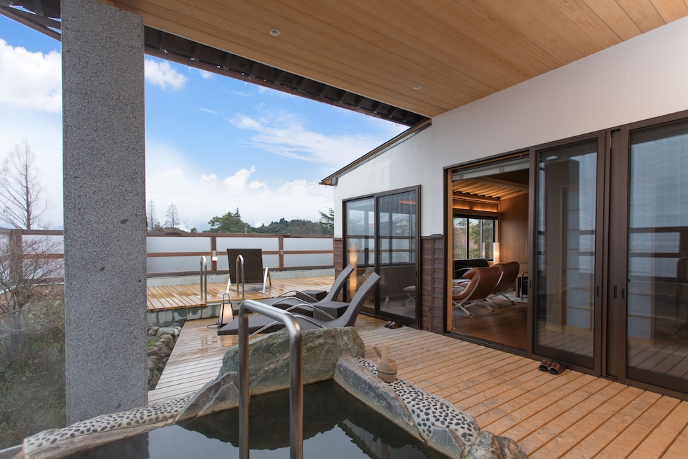 特別室 竹 (露天風呂・夏季限定プール) 禁煙 バスルーム0 | 山荘 神和苑