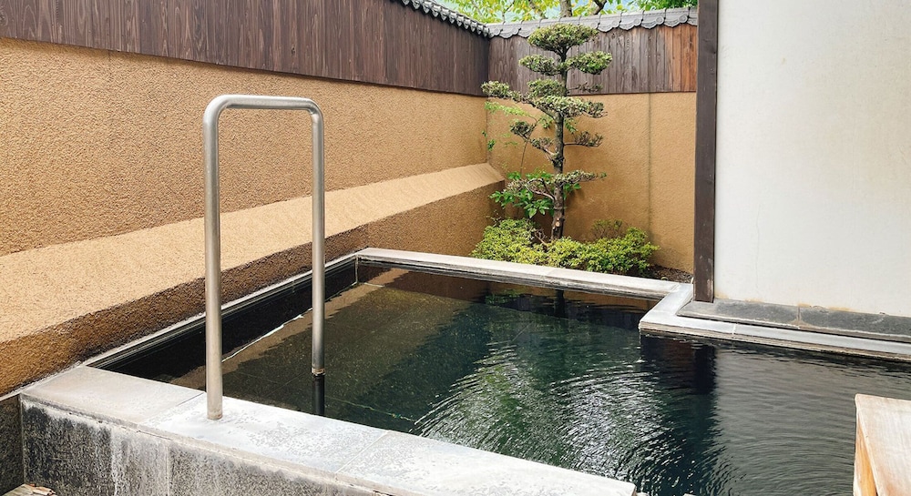 特別室 つつじ (露天風呂・夏季限定プール)禁煙 バスルーム0 | 山荘 神和苑