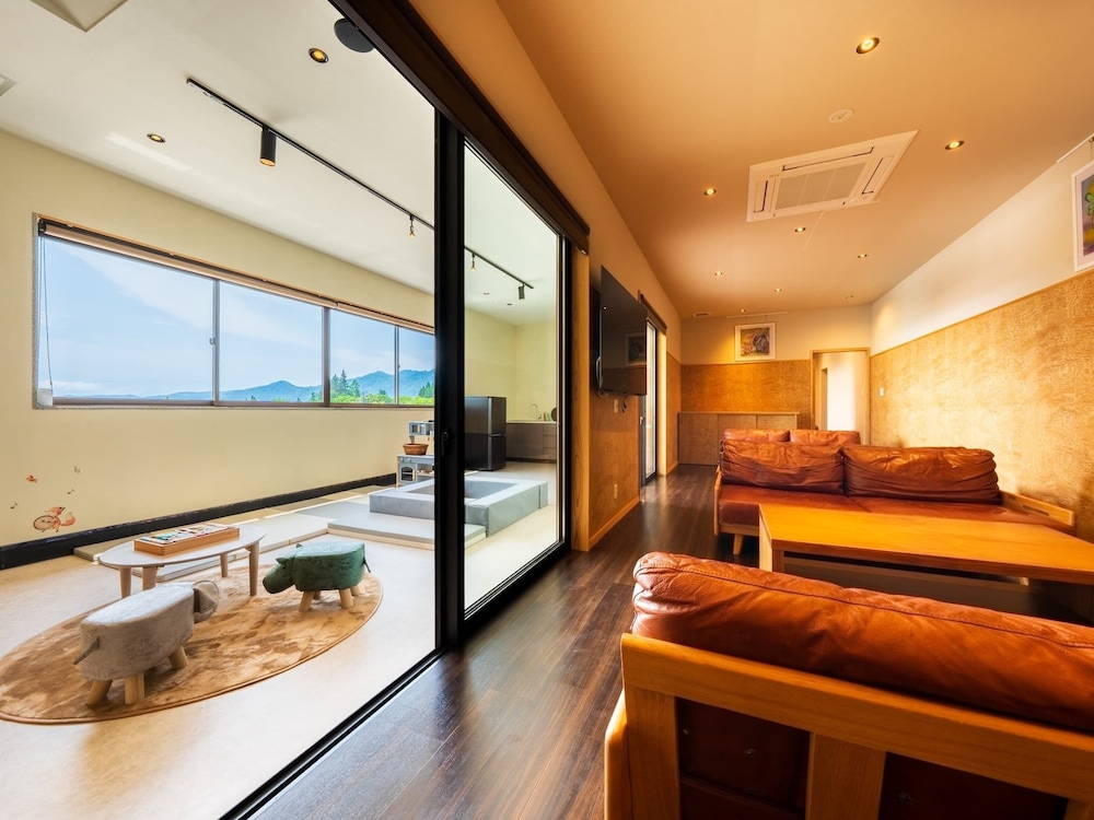 本館 和洋室 [銀杏-Icho-] キッチン＆キッズルーム＆檜内風呂 客室7 | 山荘 神和苑
