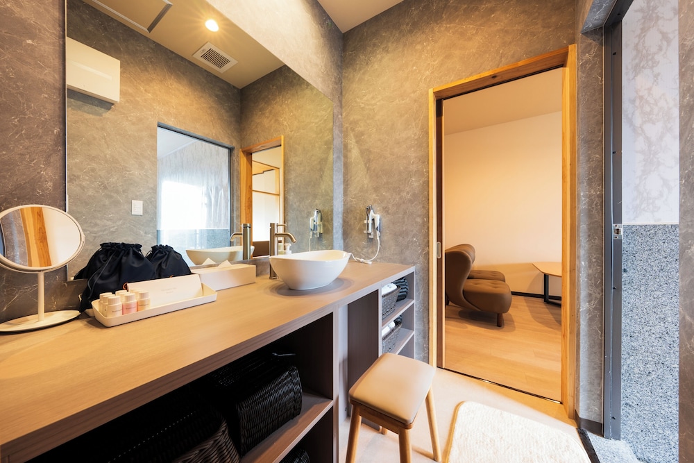 宙館·月の棟505/506 露天風呂付き和洋室 禁煙 鉄板焼 久住コース (夕食時間19:30) バスルーム0 | 山荘 神和苑