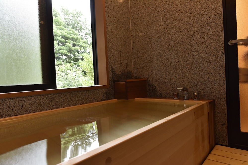 離れ・和洋室 露天風呂付き 禁煙 - 鶴見懐石 (夕食時間18:00 or 18:30) 客室3 | 山荘 神和苑