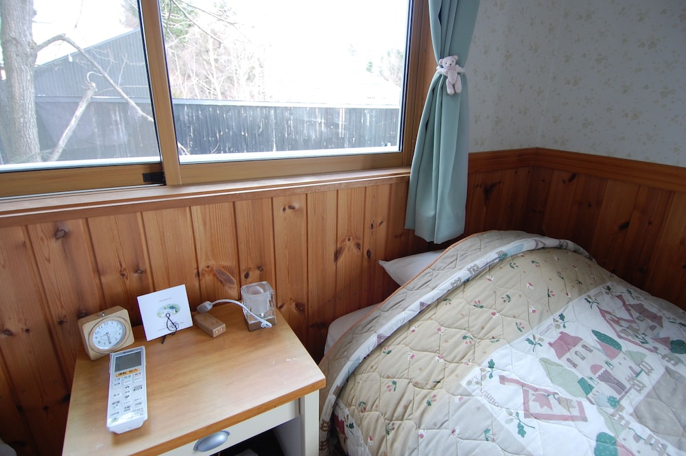 客室1 | ゲストハウスシャコンヌ軽井沢 貸別荘