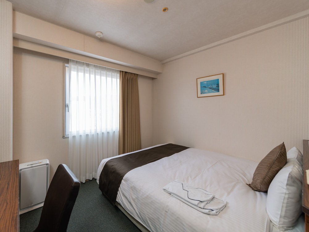 ダブルルーム クイーンベッド 1 台 禁煙 | アルピコ プラザ ホテル