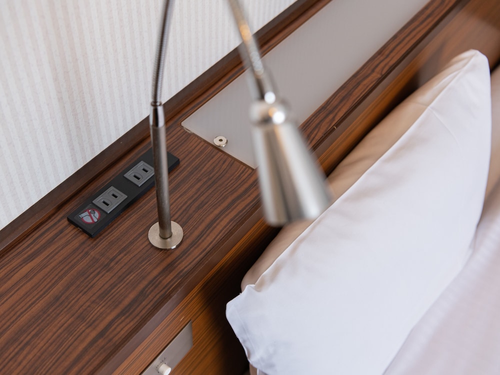 ダブルルーム クイーンベッド 1 台 禁煙 客室8 | アルピコ プラザ ホテル