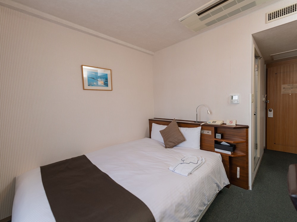 ダブルルーム クイーンベッド 1 台 禁煙 客室4 | アルピコ プラザ ホテル