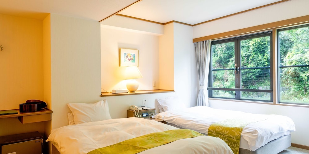 ツインルーム 禁煙 客室3 | 城崎温泉 料理旅館 翠山荘