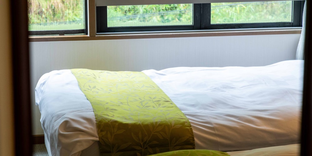 ツインルーム 禁煙 客室4 | 城崎温泉 料理旅館 翠山荘