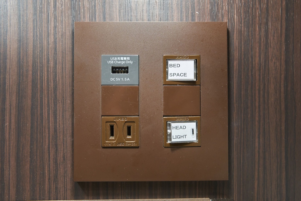 ツインルーム シングルベッド 2 台 禁煙 客室の設備とサービス1 | ホテル アマテラス 縁