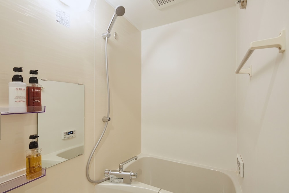 ファミリー ルーム 禁煙 バスルーム1 | ホテル アマテラス 縁