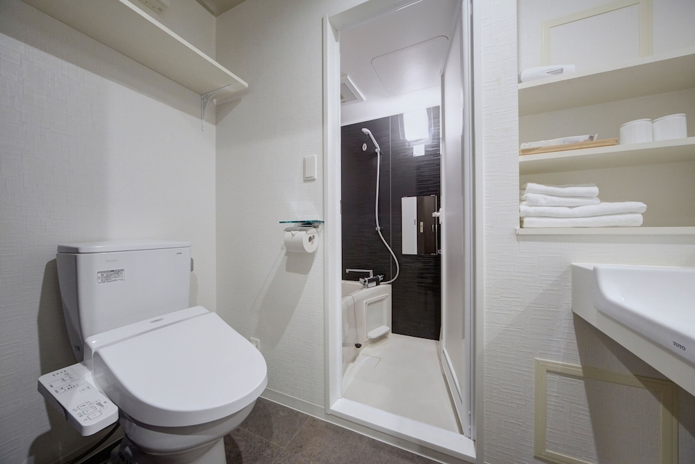 ツインルーム シングルベッド 2 台 禁煙 バスルーム1 | ホテル アマテラス 縁