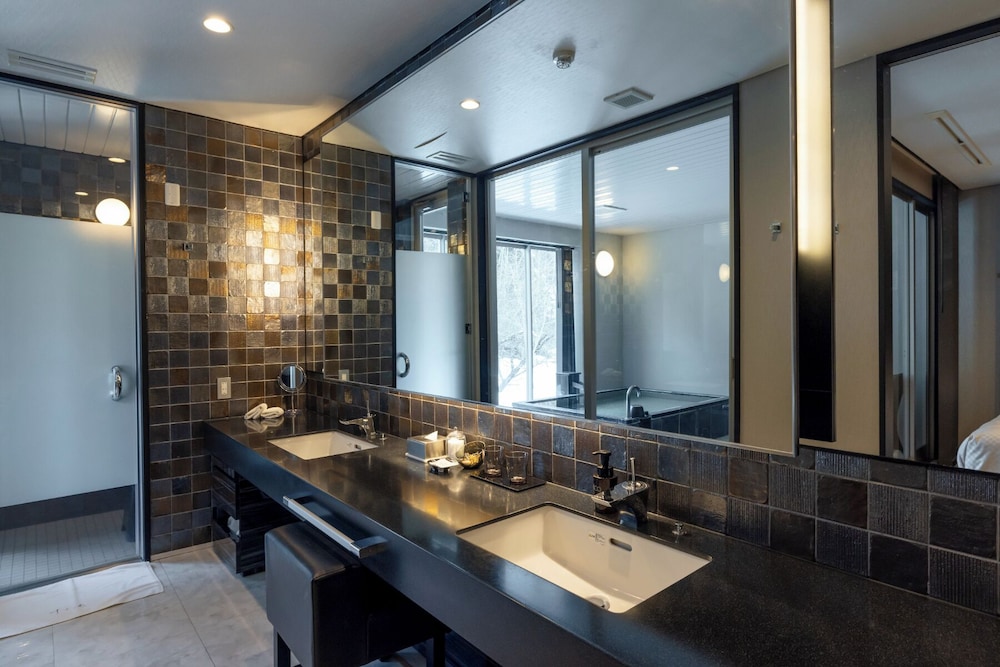 和モダンスイート ラージツイン 客室14 | 鉛温泉 心の刻 十三月