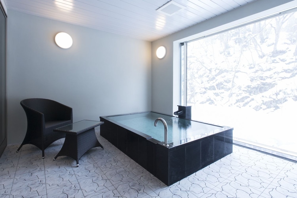 和モダンスイート ラージツイン 深めの浴槽0 | 鉛温泉 心の刻 十三月