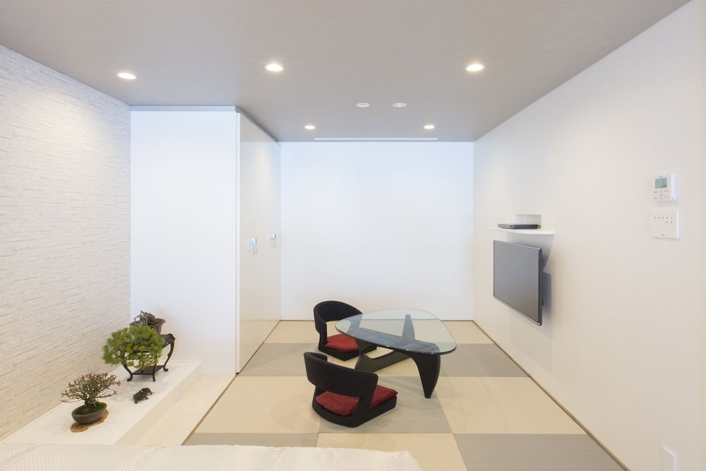 和モダンスイート ラージツイン リビング エリア1 | 鉛温泉 心の刻 十三月